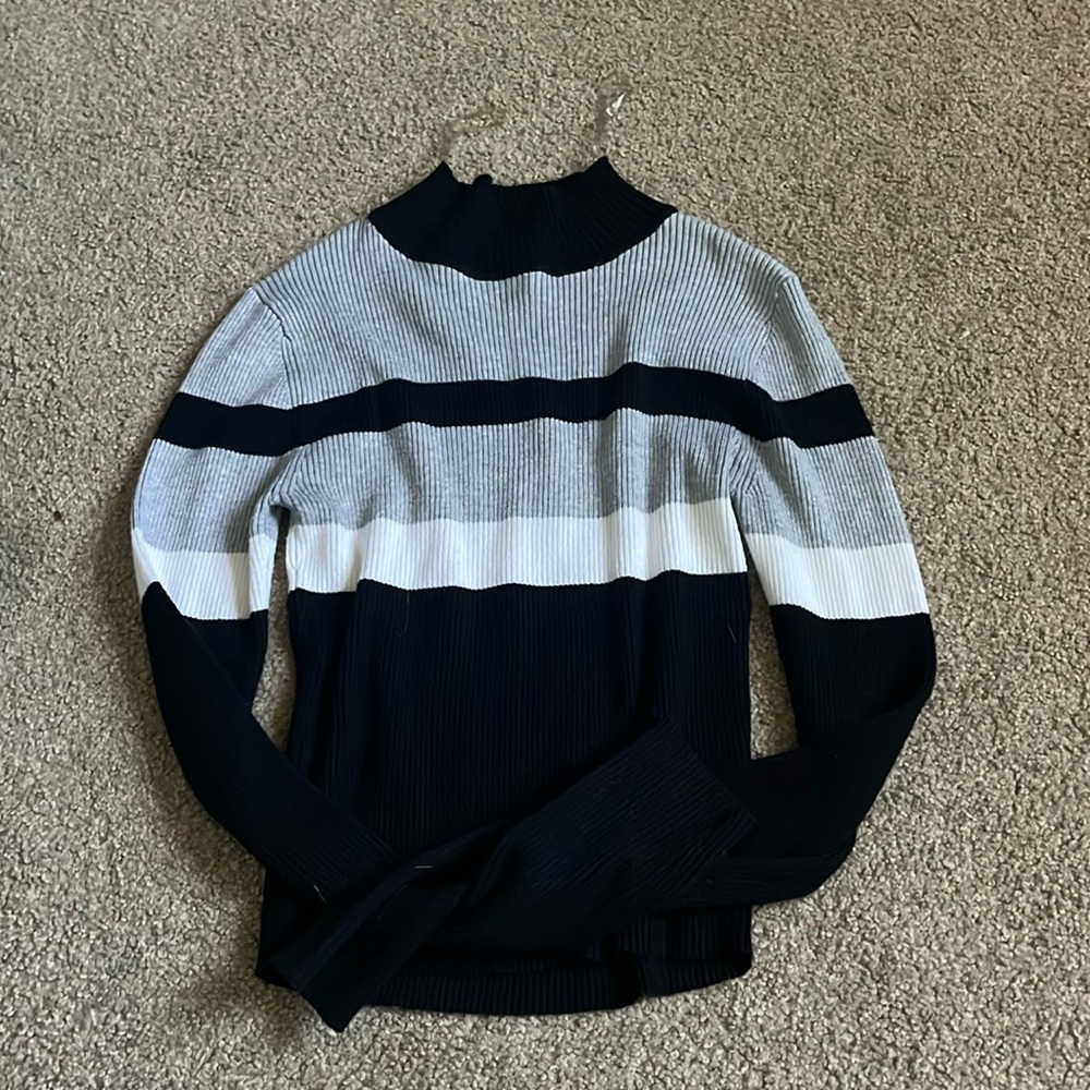 Small Cute turtle neck sweater very light.